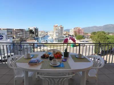 Appartement à Roses, Appartement confortable à Roses, à 300m de la plage, avec terrasse et parking - L1071935