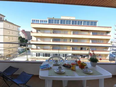 Appartement à Roses, Charmant studio à Roses, à 400m de la plage, pour 4 pers., terrasse, cuisine équipée. Réservez ! - L1071939