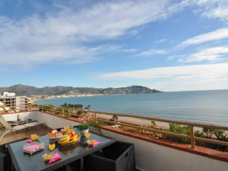 Appartement à Roses, Encantador apartamento en alquiler en Roses, Costa Brava! A 0 metros de la playa. Disfruta de la piscina comunitaria y las vistas al mar. - L1071940