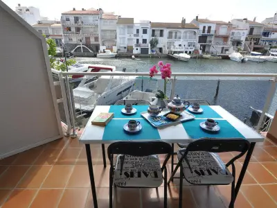 Appartement à Empuriabrava, Encantador apartamento en alquiler en Empuriabrava, Costa Brava. 2 dormitorios, capacidad para 4 personas. Reserva ahora! - L1071958