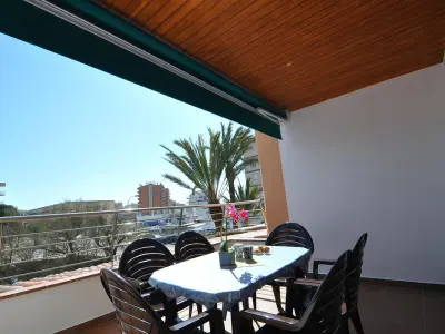 Appartement à Roses, Charmant studio à Roses, 400m de la plage, terrasse spacieuse, Wi-Fi gratuit, idéal pour 4 personnes - L1071969