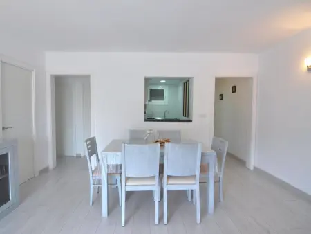 Charmant appartement à Roses à 300m de la plage avec terrasse, clim, cuisine équipée et TV satellite - Photo 9