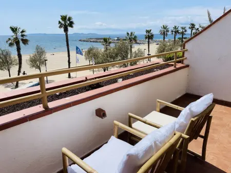 Appartement à Roses, Encantador apartamento en alquiler en Roses, Costa Brava! A 0 metros de la playa. Disfruta de la piscina comunitaria y las vistas al mar. - L1071975