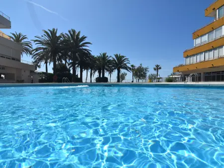 Appartement à Roses, Charmant appartement en bord de mer avec piscine, à Roses, Costa Brava, idéal pour 4-5 personnes - L1071977