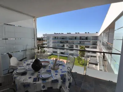 Appartement à Roses, Appartement de Vacances Moderne à Roses, Costa Brava : Piscine, Terrasse Privée, Clim, Wi-Fi, 4 Pers. - L1071979