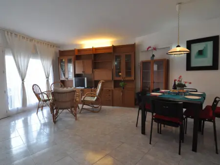 Charmant appartement à 300m de la plage de Santa Margarita, Roses - Climatisé et avec terrasse - Photo 5