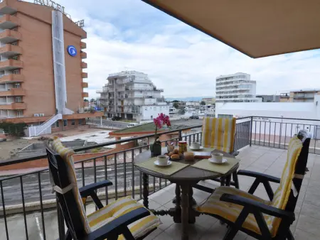 Appartement Confortable à Roses, à 300m de la Plage, avec Terrasse et Parking - Photo 1