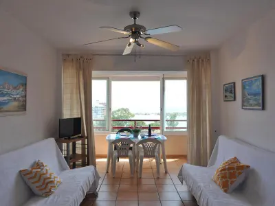 Appartement à Roses, Estudio acogedor en Roses, Costa Brava! Capacidad para 4, terraza con vistas, piscina comunitaria. Cerca de la playa y atracciones. Reserva ahora! - L1072022