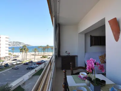 Appartement à Roses, Charmant studio en bord de mer à Roses avec piscine, terrasse et Wi-Fi, à 0m de la plage! - L1072027