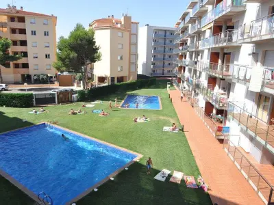 Appartement à Roses, Appartement à Roses : 2 Chambres, Piscine, Clim, Près de la Plage! - L1072028