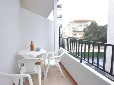 Appartement à Roses, Appartement Confortable à Roses, Costa Brava: Proche Plage, Piscine, Wi-Fi et Parking Gratuit! - L1072032