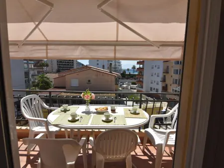 Charmant appartement à Roses, Costa Brava, à 200m de la plage Santa Margarita, idéal pour 4 personnes - Photo 2