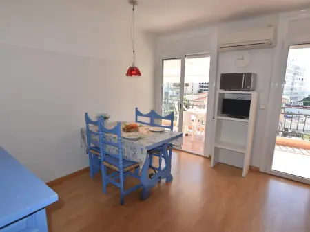 Charmant appartement à Roses, Costa Brava, à 200m de la plage Santa Margarita, idéal pour 4 personnes - Photo 6