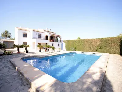 Villa à Xàbia, Villa classique à Javea avec piscine privée, jardin et proche plage pour 6 personnes - L1072055