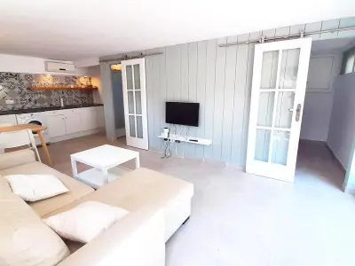 Appartement à Llafranc, Appartement rénové à Llafranc, 5 pers, terrasse, lave-linge, à 2 pas de la mer - L1072071