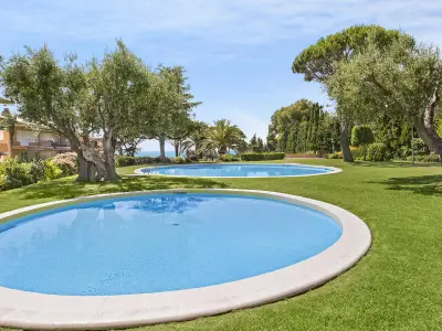 Appartement à Calella de Palafrugell, Appartement familial avec piscine et proche de la mer à Calella de Palafrugell - L1072083