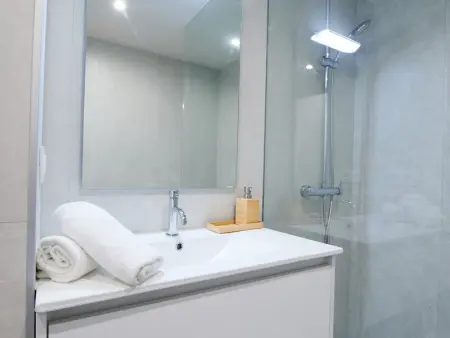 Appartement rénové à Calella - piscine, proche plage, terrasse, parking inclus - Photo 16