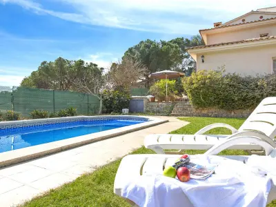 Villa à Lloret de Mar, Villa à Lloret de Mar avec piscine privée, proche plage, pour 6 personnes, parking inclus - L1072137