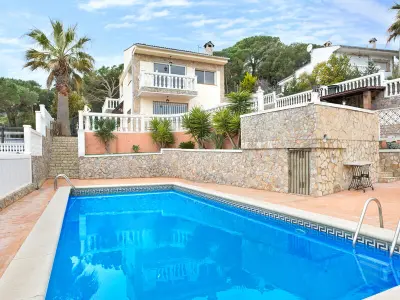 Villa à Lloret de Mar, Grande maison calme avec piscine privée et wifi à Lloret de Mar - L1072147