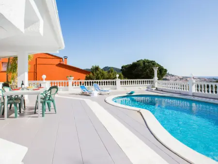 Maison spacieuse avec jardin et piscine privée, idéale pour famille à Blanes - Photo 6