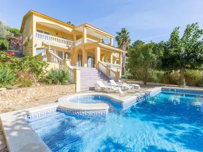 Villa à Lloret de Mar, Villa calme avec piscine privée et vue mer, proche plage Canyelles - L1072160