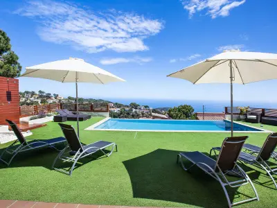 Villa à Lloret de Mar, Maison avec piscine privée et vue mer, calme à Lloret de Mar - L1072162