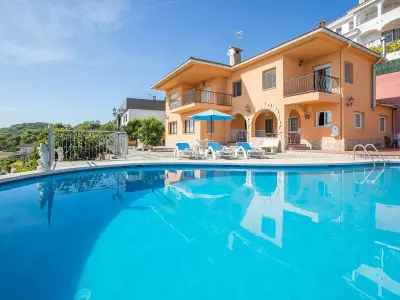 Villa à Blanes, Villa paisible à Blanes avec piscine privée et barbecue, idéale pour familles - L1072170