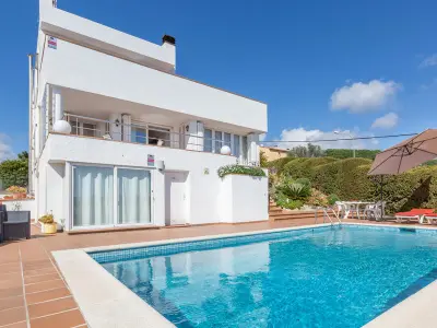 Villa à Blanes, Grande maison avec piscine privée, wifi, animaux admis - 10 pers - Blanes - L1072173