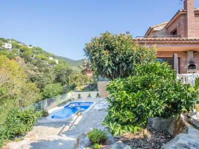 Villa à Lloret de Mar, Villa à Lloret de Mar pour 8 pers avec piscine privée, proche plage et centre - L1072182