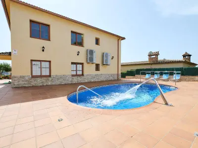 Villa à Blanes, Grande maison avec piscine privée et climatisation à Blanes - L1072191