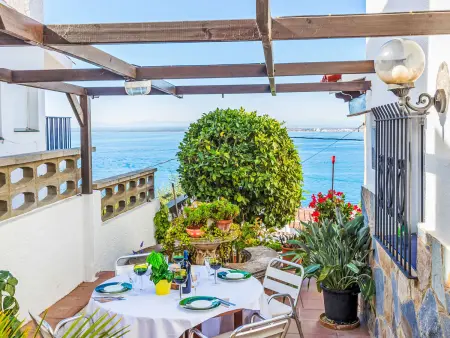 Maison Milà i Fontanals 22, jolie maison avec vue panoramique sur la mer - Photo 4