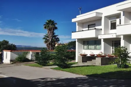 Menotti, Appartement moderne à Trecase avec jardin - Photo 2