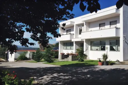 Pompei, Maison contemporaine à Trecase avec vue sur la montagne - Photo 1