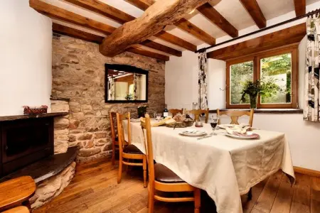 La Maison de Célestin, Séjour en bordure de forêt, Burtonville - Photo 2