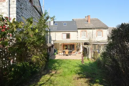 La maison du libraire, Maison de vacances confortable à Izier avec bibliothèque - Photo 1