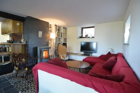 La maison du libraire, Maison de vacances confortable à Izier avec bibliothèque - Photo 4