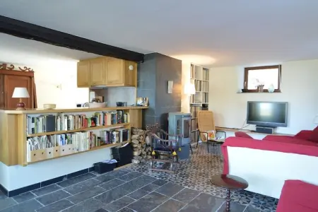La maison du libraire, Maison de vacances confortable à Izier avec bibliothèque - Photo 5