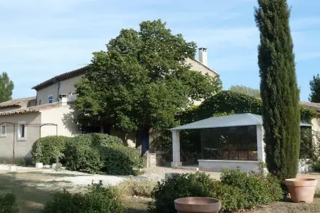 Le Tilleul, Gîte à Oppède avec Piscine Partagée - Photo 4