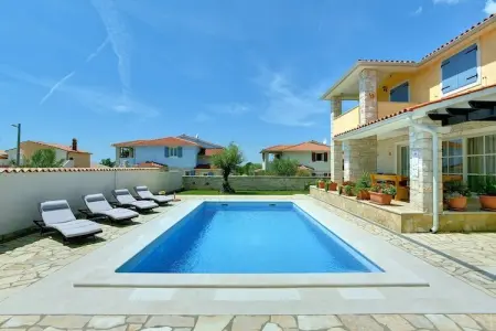 Villa Golubovo, Villa à Vodnjan près de la Plage - Photo 1