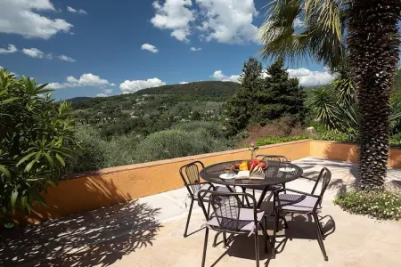 Grasse, Maison de parfumeur du XVIIIe siècle, piscine chauffée et vue - Photo 18