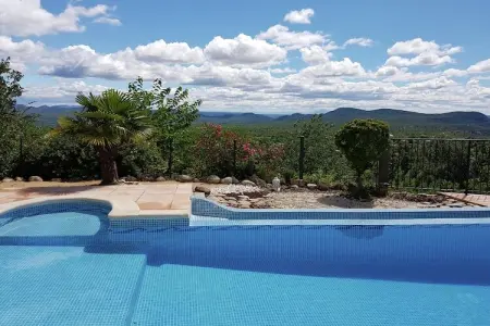 Courry, Vues de Courry : piscine et nature - Photo 12