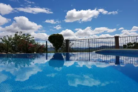 Courry, Vues de Courry : piscine et nature - Photo 19