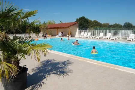 La Riviere, Charmante maison de vacances avec piscine et étang - Photo 20