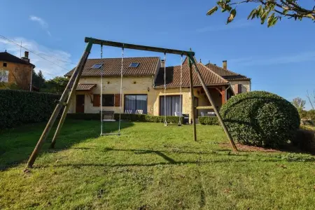 Maison idéale pour les familles, Maison de vacances à Montcléra avec barbecue - Photo 1