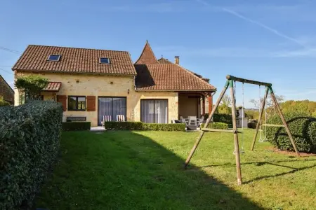 Maison idéale pour les familles, Maison de vacances à Montcléra avec barbecue - Photo 2