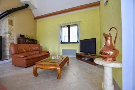 Maison idéale pour les familles, Maison de vacances à Montcléra avec barbecue - Photo 4
