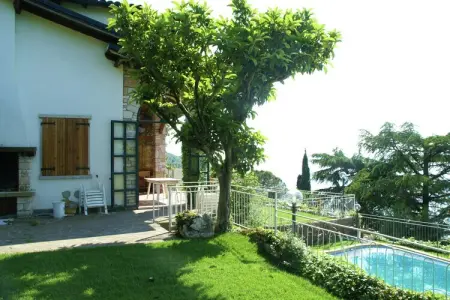 Villa Albisano, Charmante villa à Torri del Benaco avec piscine clôturée - Photo 10