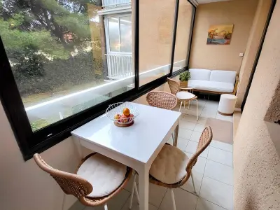 Appartement à Six Fours les Plages, Appartement T2 avec Wi-Fi et parking à 200 m des plages - L1072279