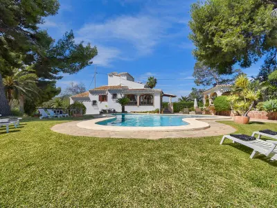 Villa à Xàbia, Villa Confortable à Jávea avec Piscine Privée, Proche Plage et Activités - L1072310