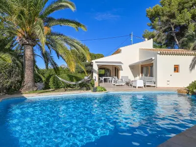 Villa à Xàbia, Villa Confortable à Jávea: Piscine Privée, Climatisée, Proche Plage et Activités - L1072340